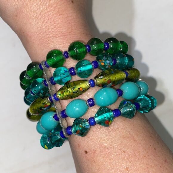 Multilayered Wire Blue and Green Glass Bracelet - Picture 10 of 12